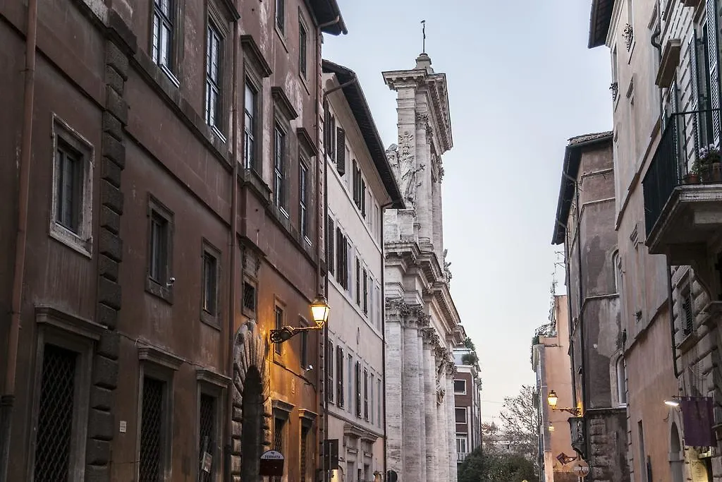 Via Giulia Dreamy Attic Apartment Rome