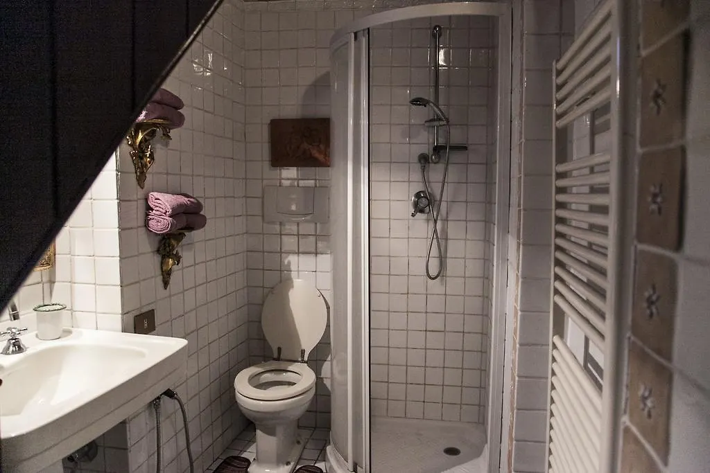 Via Giulia Dreamy Attic Apartment Rome