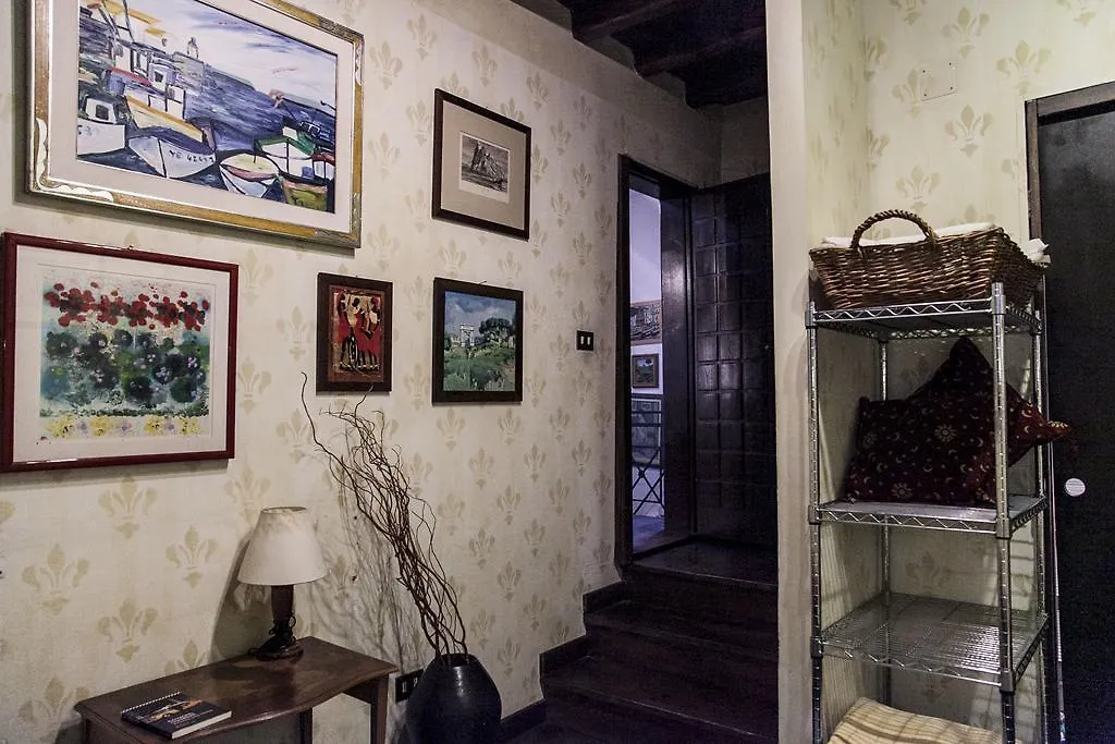 Via Giulia Dreamy Attic Apartment Rome