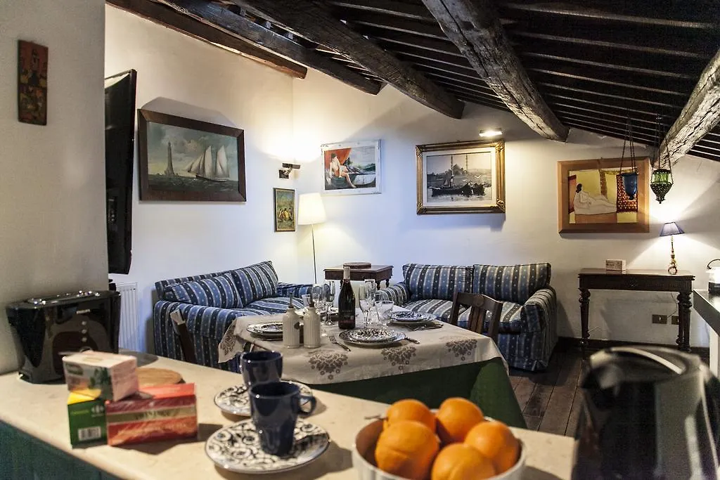Via Giulia Dreamy Attic Apartment Rome Italy
